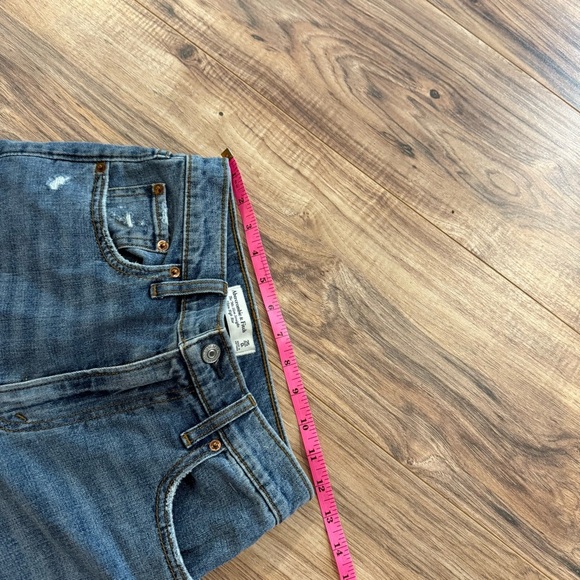 Abercrombie & Fitch Ultra High Rise 90s Slim Straight Jean - Picture 5 of 7
